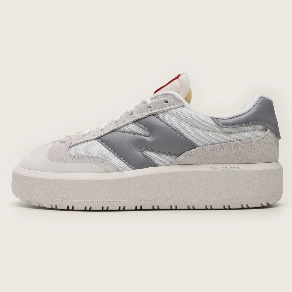 New Balance | Women’s Cream/Grey CT 302 Lace Up Sneakers Women’s size 7.5 Mens 6 - Picture 15 of 16